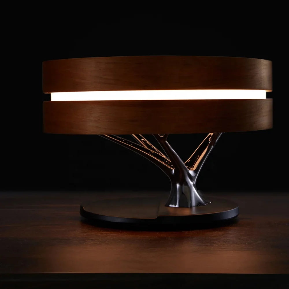Lampe de table élégante et multifonctionnelle. Haut-parleur TWS intégré, réveil et chargeur sans fil, le tout avec un design épuré et moderne