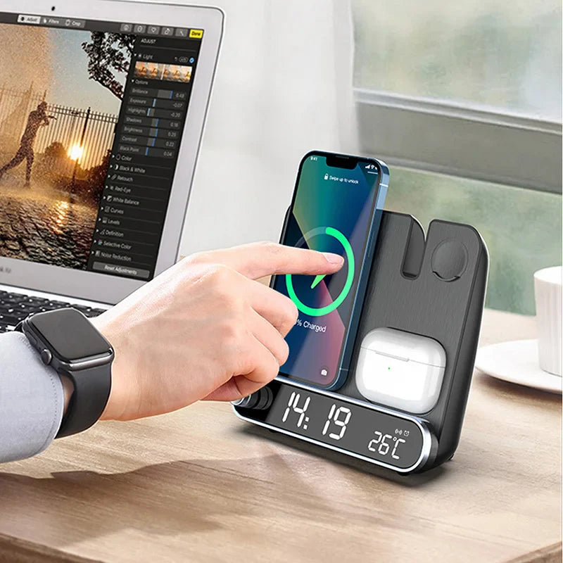 Modernisez votre espace avec le Chargeur Sans Fil 3 en 1 doté d'une horloge à affichage LED et d'une charge rapide Qi de 15W.