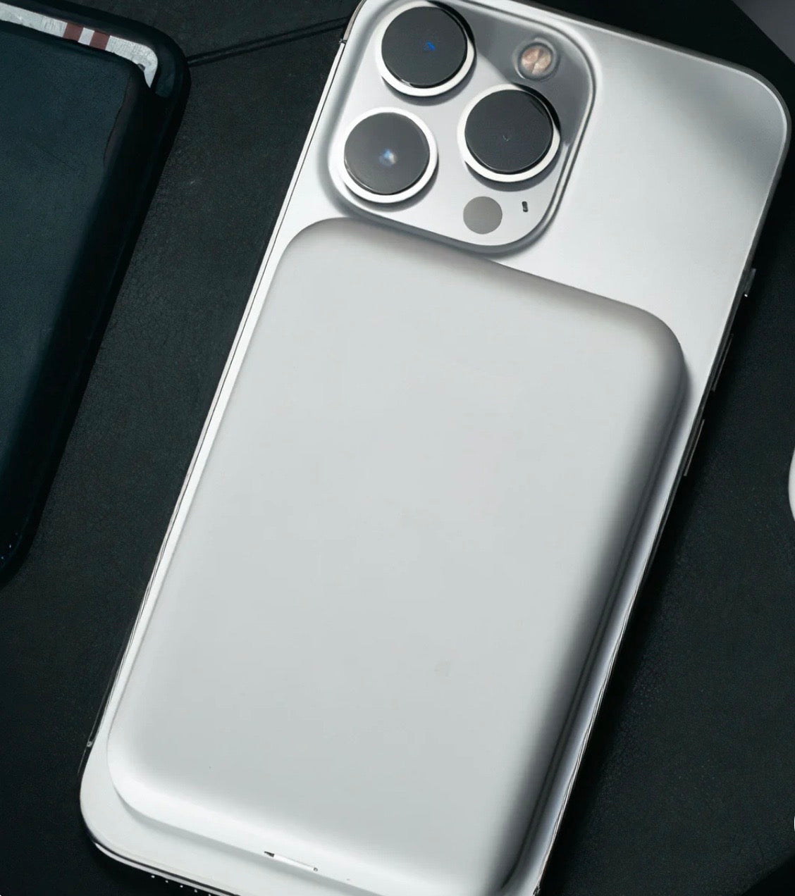 ChargeUp : Batterie Externe Aimantée